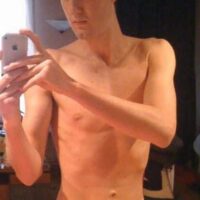 Jeune homme bien monte pour rencontre gay 200x200 - Jeune Homme bien monté